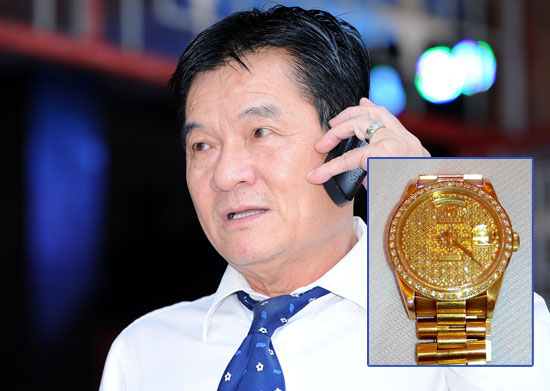 Ông Bùi Xuân Cơ và chiếc đồng hồ Rolex hơn nửa tỷ