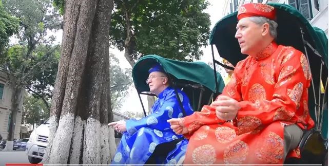 Đại sứ Canada bất ngờ làm ‘ca sĩ’ tại Việt Nam