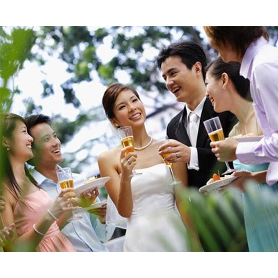 Tổ chức đám cưới đơn giản sẽ giúp cô dâu chú rể tiết kiệm được một phần chi phí