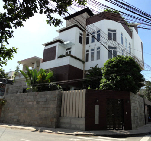 Căn biệt thự trắng của Đàm Vĩnh Hưng nằm ở quận 10 TP HCM