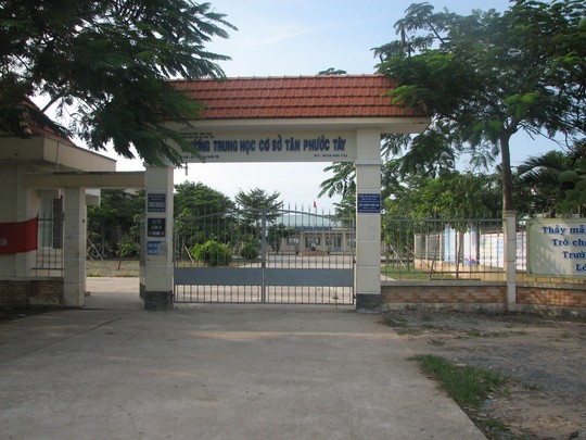 Trường THCS Tân Phước Tây nơi xảy ra vụ việc
