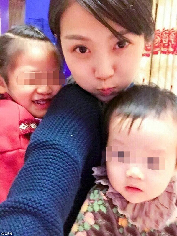 Cô Li cùng 2 người con gái bị chính nhà chồng tỷ phú hắt hủi. Ảnh: Daily Mail