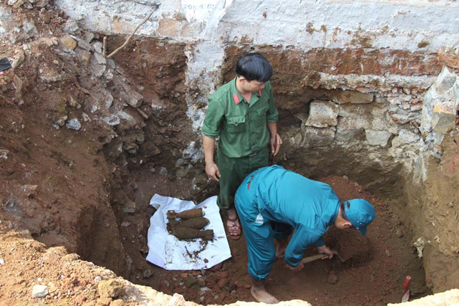 Trước đó ở Lâm Đồng cũng xảy ra vụ việc vô tình tìm thấy hầm vũ khí từ thời chiến tranh trong lúc đào móng nhà