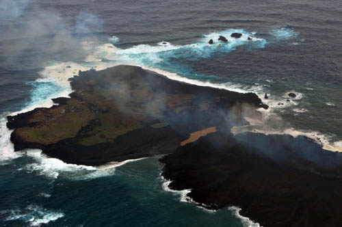 Hòn đảo núi lửa to gấp 11 lần chỉ trong vòng 15 tháng