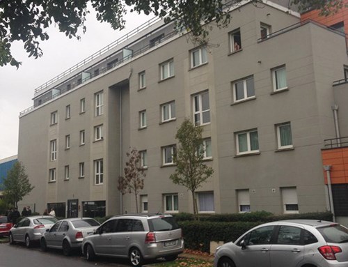 Khách sạn ở Alfortville, Paris, nơi cảnh sát phát hiện dấu vết ADN của 6 tên khủng bố tấn công Paris vừa qua, và nghi phạm Salah Abdeslam đã thuê 2 phòng ở đây
