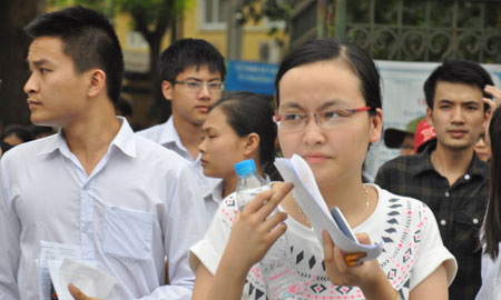 Đề thi đại học Văn năm 2014 b&agrave;n chuyện sức mạnh ch&acirc;n ch&iacute;nh