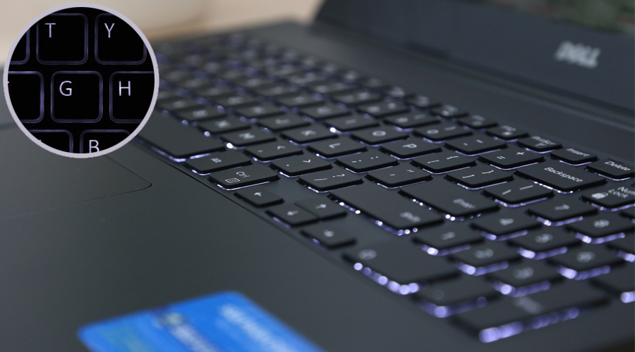 Bàn phím sáng nổi bật trong chiếc laptop giá rẻ Dell