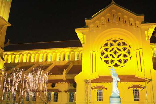 Địa điểm chụp ảnh Giáng sinh đẹp ở các nhà thờ tại Hà Nội