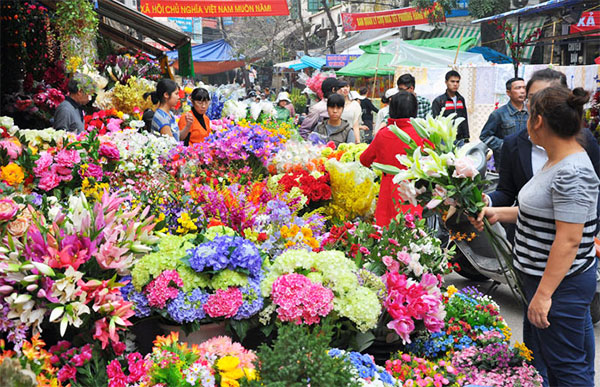 Chợ hoa Quảng bá là một địa đểm chụp ảnh Tết Âm lịch vô cùng quen thuộc