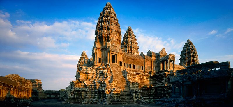 Vẻ đẹp cổ kính của Angkor Wat luôn làm say lòng du khách