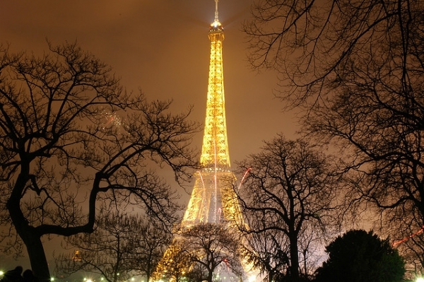 Tháp Eiffel là một trong những địa điểm đi chơi Tết dương lịch hấp dẫn nhất