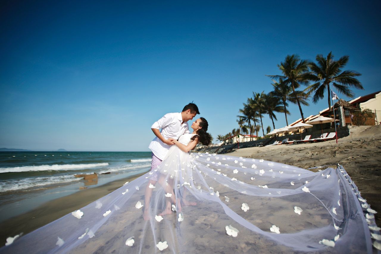 Bán đảo Sơn Trà được mệnh danh như chốn tiên cảnh với những ai lựa chọn nơi đây làm địa điểm chụp ảnh cưới
