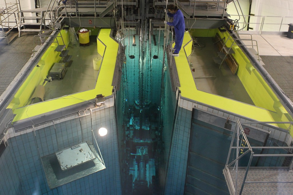 Bên trong Trung tâm nghiên cứu lò phản ứng hạt nhân Soreq, Israel Bên trong Trung tâm nghiên cứu lò phản ứng hạt nhân Soreq, Israel