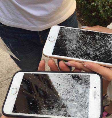 Điện thoại iPhone bị vỡ tan tành