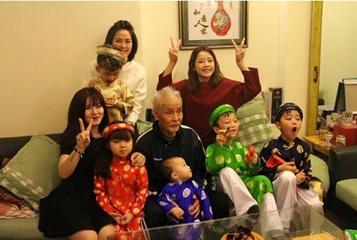 Nữ diễn viên Chi Pu vui vẻ trong gia đình trong dịp Tết Nguyên Đán