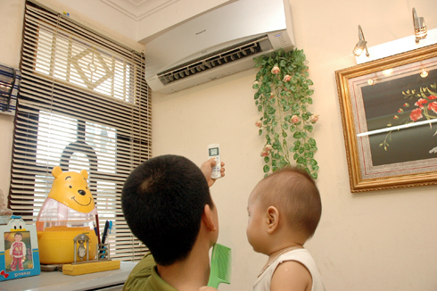 Phụ huynh cần chú ý chăm sóc cho trẻ khi khi sử dụng điều hòa