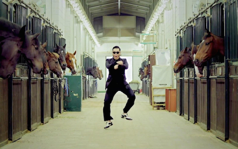 PSY và điệu nhảy ngựa đặc trưng trong MV Gangnam style 