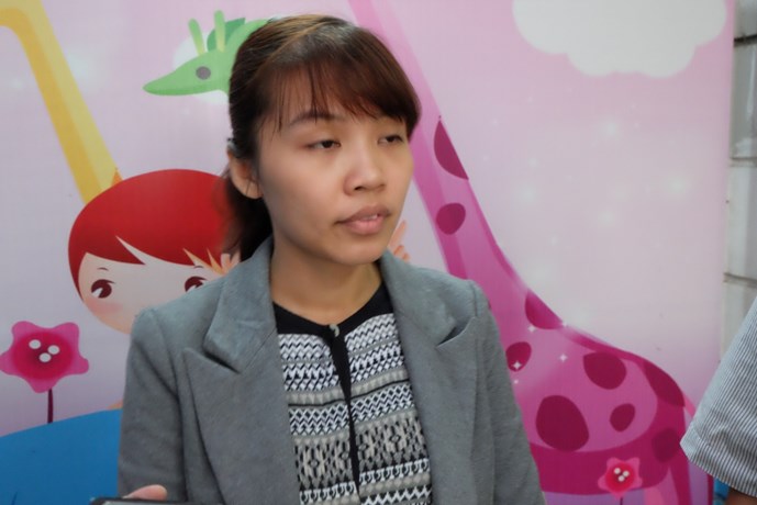 Bà Nguyễn Minh Phương, chủ các nhóm lớp trường mầm non tư thục Nụ Cười Xinh trao đổi với báo chí về nghi vấn bạo hành trẻ mầm non