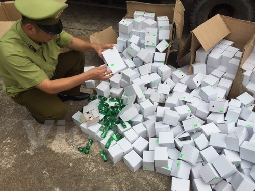6000 lọ son môi giả bị phát hiện trên đường vận chuyển từ Quảng Ninh 