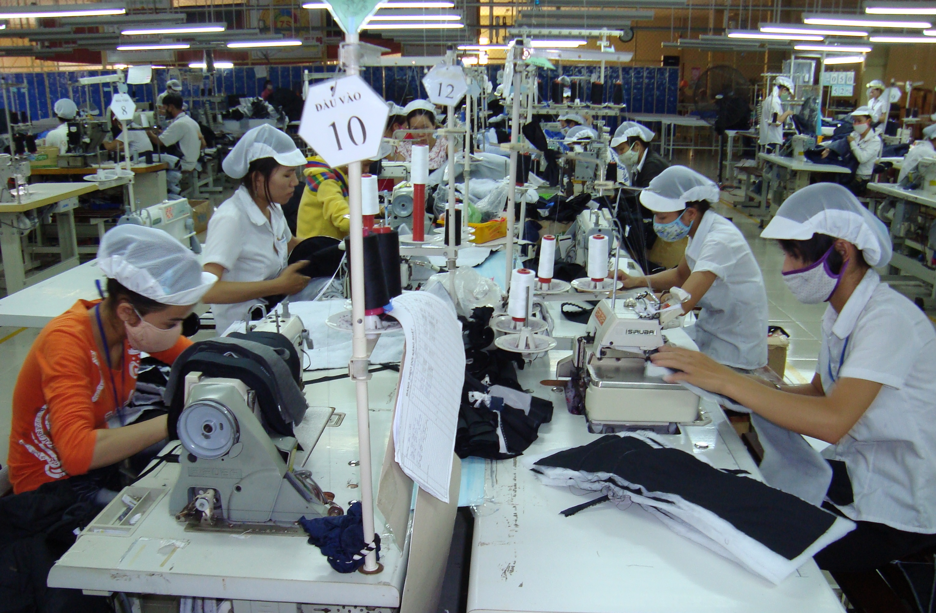 Tăng năng suất lao động ngành dệt may bằng các thiết bị hiện đại