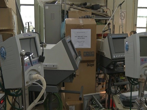 10 máy thở Bệnh viện Bạch Mai nhận được từ Bộ Y tế đều bị hỏng cảm biến và ắc quy