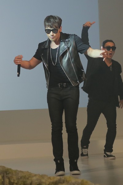 Nam ca sĩ - diễn viên Bi Rain xuất hiện và nhận giải Style Icon – Biểu tượng phong cách