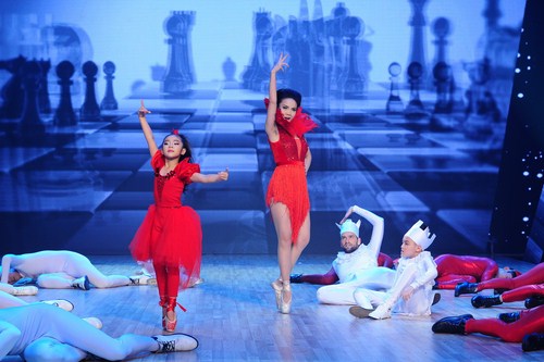 Yến Trang nhảy cùng học trò của mình đêm chung kết