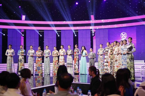 Top 18 Hoa khôi Áo dài Việt Nam 2014 - Đường tới vương miện Hoa hậu Thế giới  đã chính thức ra mắt trong đêm Liveshow mở màn 