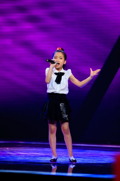 Tập 4 Giọng hát Việt nhí tuần này có rất nhiều cô bé cậu bé khác đã “lấy lòng” được các Huấn luyện viên và khán giả.