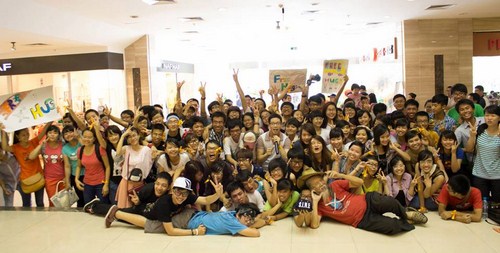 Ngày hội ôm - Free Hugs Vietnam (FHV) là một tổ chức phi lợi nhuận dành cho các thành viên trẻ hướng tới các hoạt động vì cộng đồng 