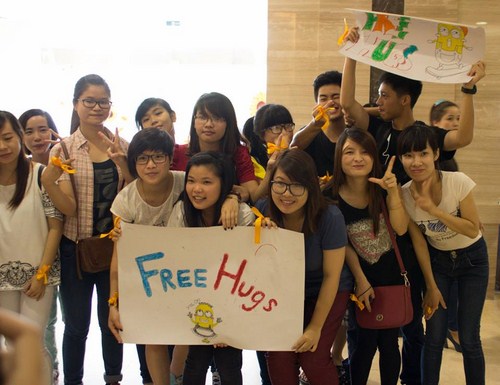 Ngày hội quốc tế ôm là một trong những sự kiện thường niên do tổ Free Hugs Vietnam (FHV) tổ chức