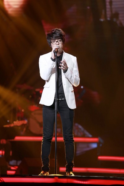 B&ugrave;i Anh Tuấn trở lại đầy trưởng th&agrave;nh tr&ecirc;n s&acirc;n khấu B&agrave;i h&aacute;t y&ecirc;u th&iacute;ch th&aacute;ng 8