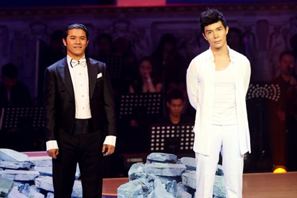Nathan Lee và Kasim Hoàng Vũ trong chương trình Chinh phục đỉnh cao. 