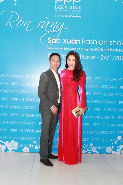 Đỗ Trịnh Hoài Nam chụp ảnh cùng Hoa hậu Camay Ngô Thu Trang