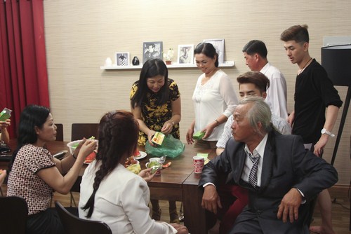 Các thí sinh tham gia Nhà thiết kế thời trang Việt Nam và gia đình.