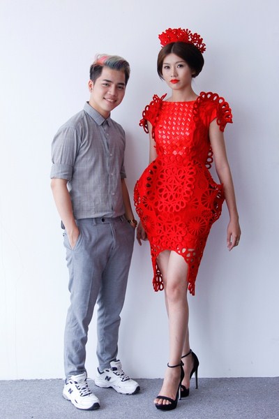 Lý giám Tiền và người mẫu Quỳnh Châu, cặp đôi hoàn hảo đã nỗ lực hết mình giành lấy chiến thắng đầu tiên trong thử thách tại hồ bơi và siêu thị nội thất UMA.