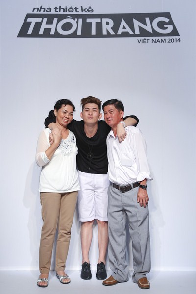Nhà thiết kế Minh Công cùng gia đình mình.
