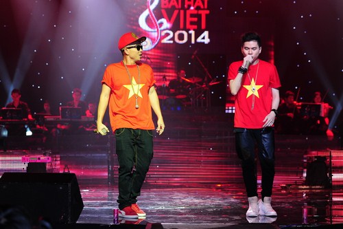 Giải thưởng “Ca sĩ thể hiện hiệu quả nhất” đã thuộc về hai chàng trai nhóm nhạc FBoiz: Hoàng Tôn và Phúc Bồ qua ca khúc Tên tôi Việt Nam 