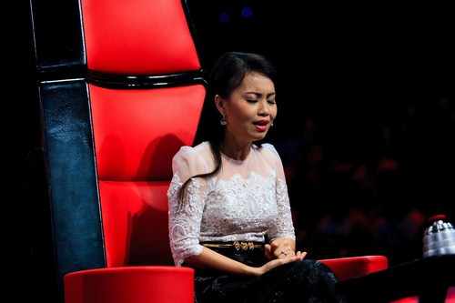 Cẩm Ly có chiêu bài khác bằng sự mềm dẻo trong lời nói và biểu cảm của mình để làm ‘xiêu lòng” thí sinh Chương trình Giọng hát Việt nhí 