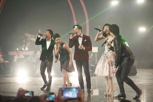 Thanh Bùi đốt cháy sân khấu cùng top 4 Idol qua những mùa giải.