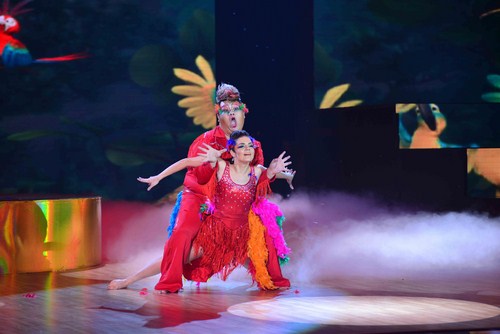 Vương Khang và bạn nhảy Anna đã mang đến sân khấu Liveshow 4 một tiết mục rực rỡ sắc màu