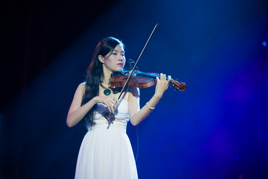Chiếc violin có dây được làm từ tóc thật là linh hồn của đêm diễn 