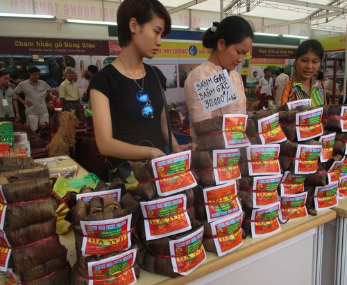 Bánh gai Hải Dương thơm dẻo bày bán tại Liên hoan Du lịch làng nghề.