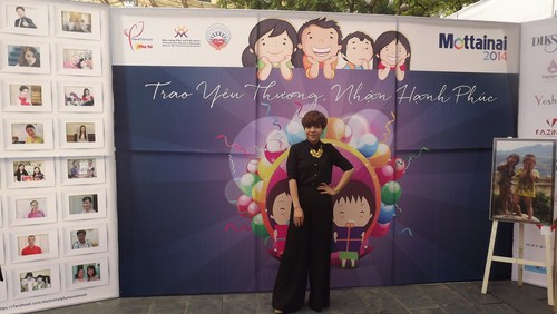 Nữ ca sĩ Minh Chuyên đến trao yêu thương cùng ngày hội Mottainai