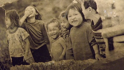 Trẻ em Pháp và trẻ em Việt Nam.