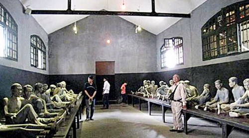 Những hình phạt man rợ của thực dân ở nhà tù Hỏa Lò. Ảnh minh họa