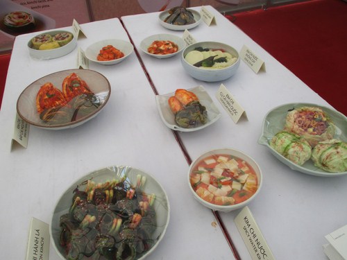Ẩm thực Hàn Quốc nằm trong khu ẩm thực với đa dạng các loại kim chi, bánh gạo cay thu hút khách du lịch đến thưởng thức.