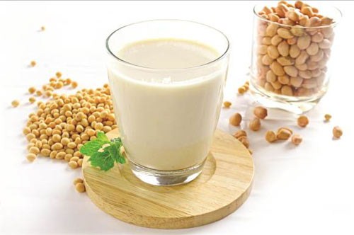 Sữa đậu nành giúp làm giảm lượng mỡ thừa ở vùng bụng cho cô dâu. Ảnh minh họa