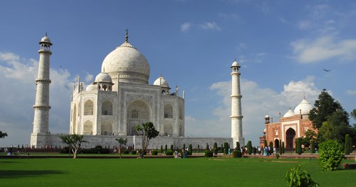 Taj Mahal được xem là viên ngọc châu của đền đài Ấn Độ  
