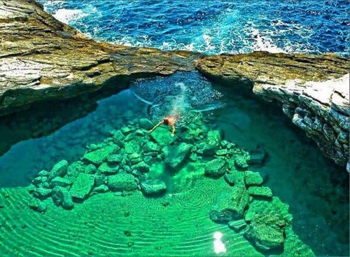 Hồ bơi tự nhiên Giola nằm trên hòn đảo Thassos của Hy Lạp 